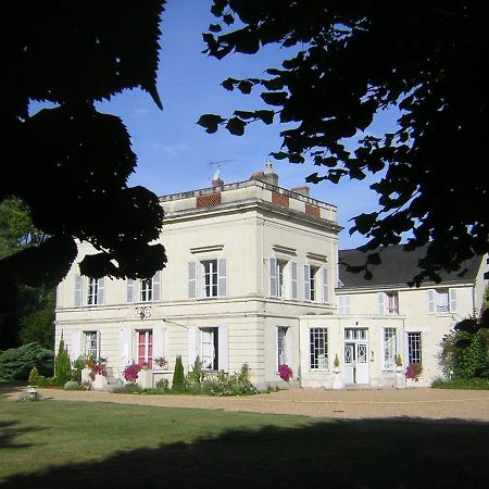 Bed and Breakfast Les Longchamps à Neuillé Extérieur photo
