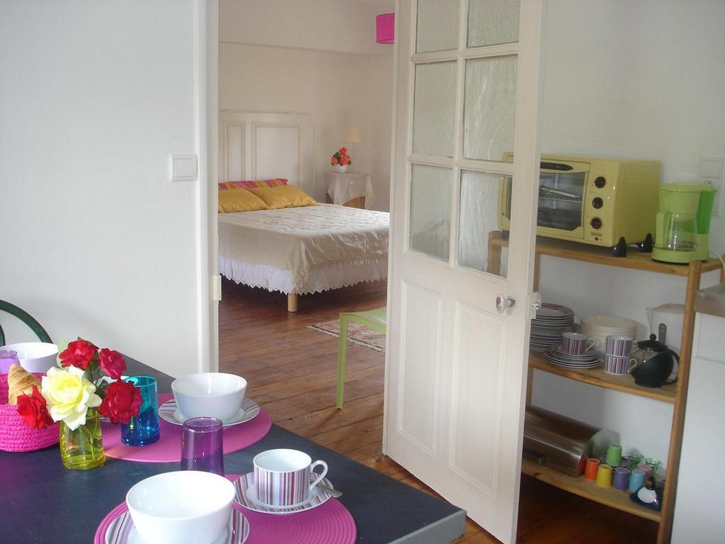 Bed and Breakfast Les Longchamps à Neuillé Extérieur photo