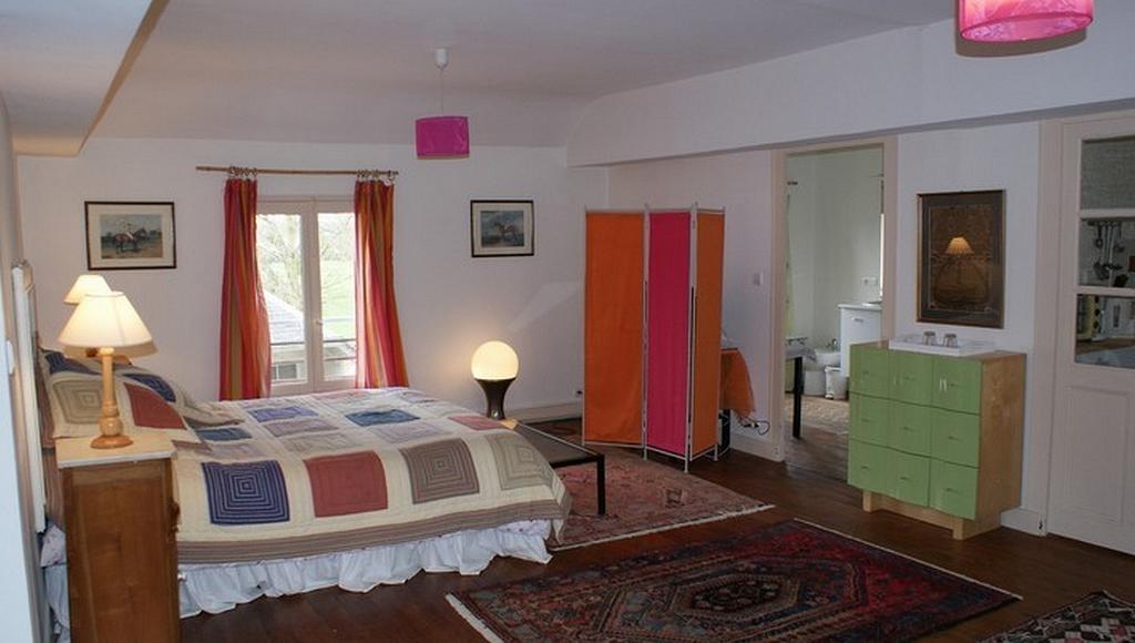 Bed and Breakfast Les Longchamps à Neuillé Extérieur photo