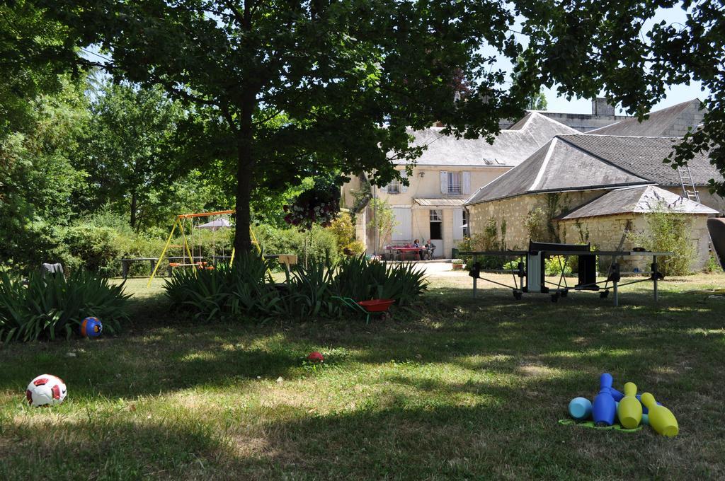 Bed and Breakfast Les Longchamps à Neuillé Extérieur photo