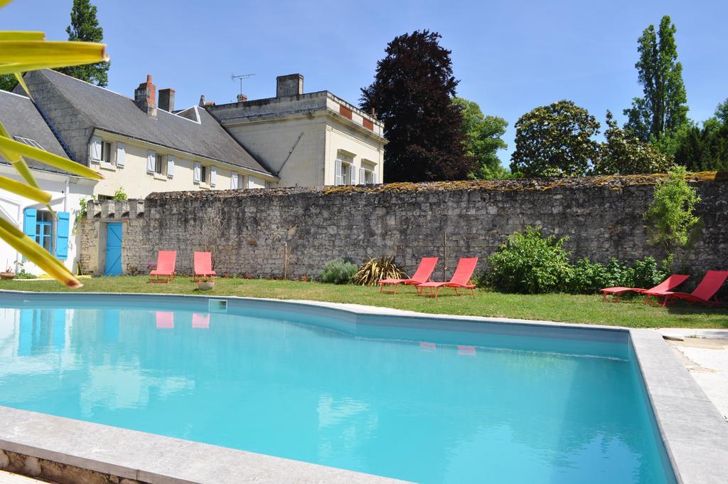 Bed and Breakfast Les Longchamps à Neuillé Extérieur photo