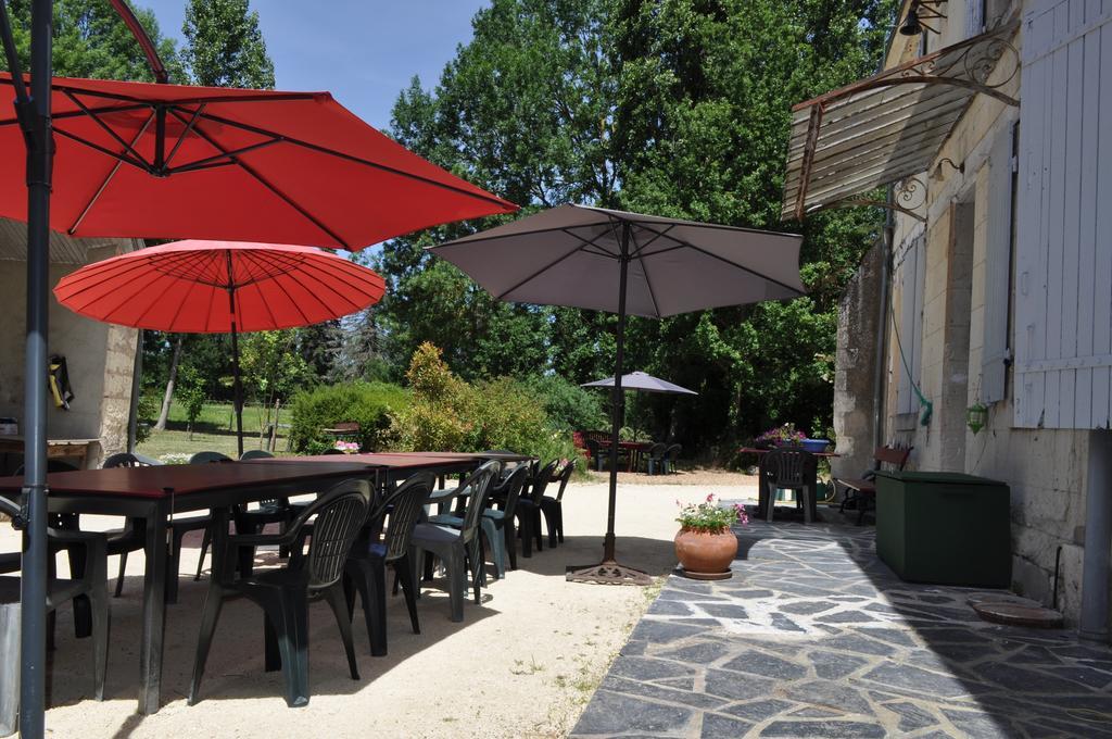 Bed and Breakfast Les Longchamps à Neuillé Extérieur photo