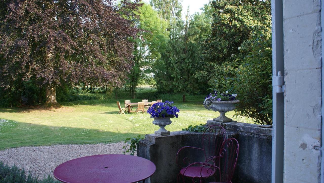 Bed and Breakfast Les Longchamps à Neuillé Extérieur photo